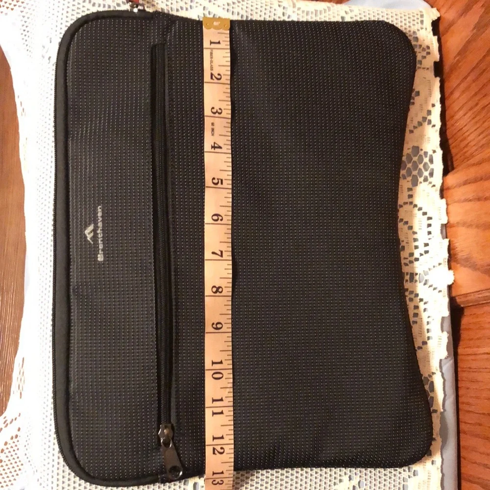 NEW LISTING! Laptop Case